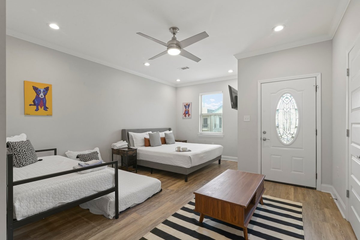 Dome Patrol- Walk 2 Stadiums 10 Beds Yard Parking gallery image 5