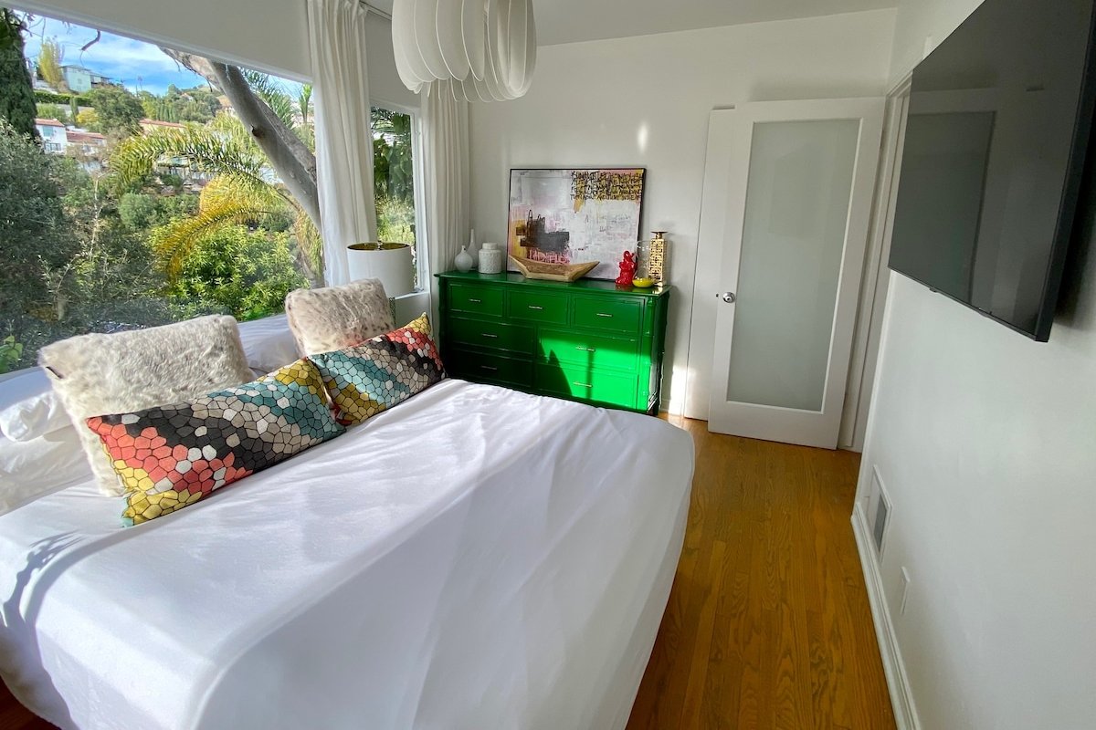 2 Private Homes – Views & Pool – 6 beds / 6 baths! gallery image 5