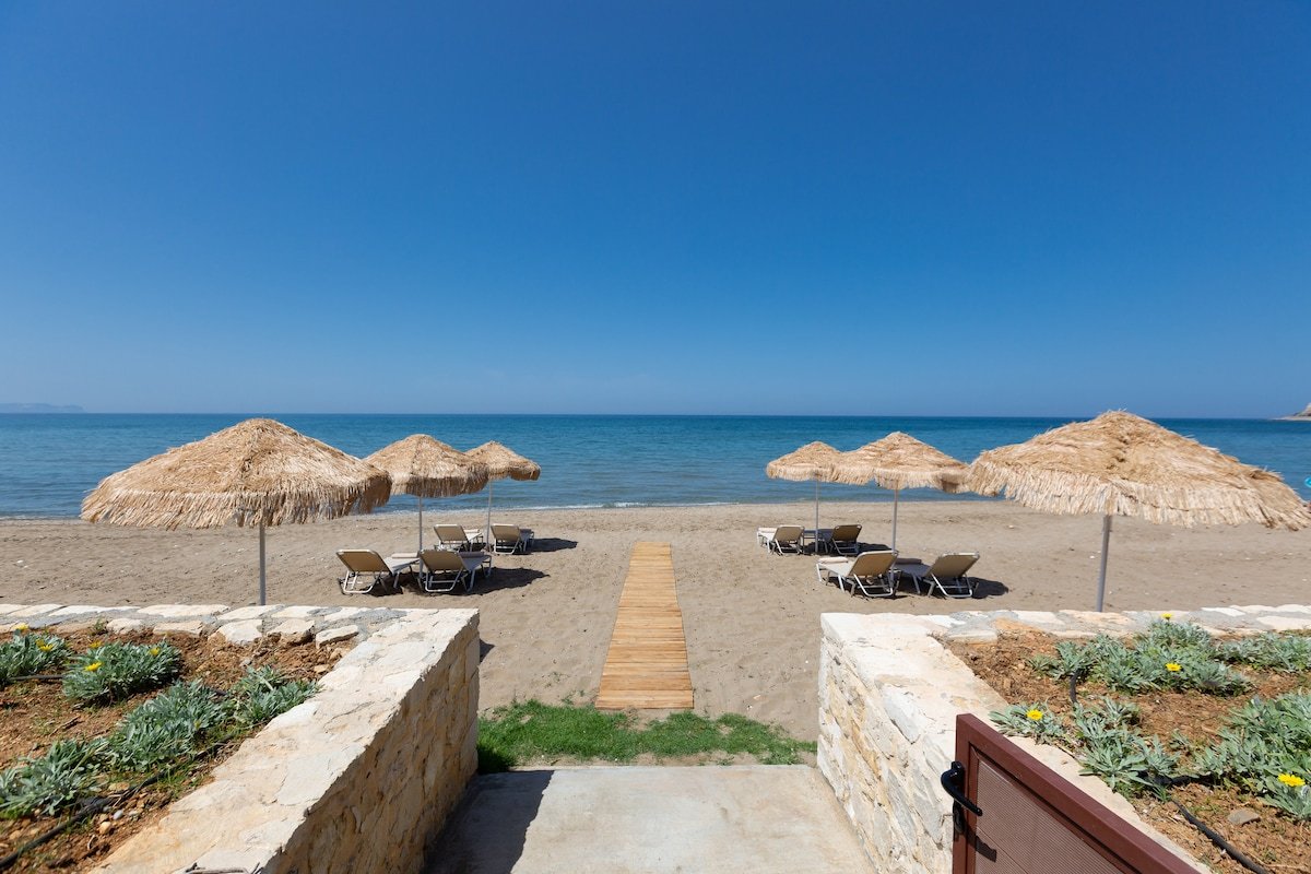 Iris & Espera Luxury BeachFront Residences gallery image 2