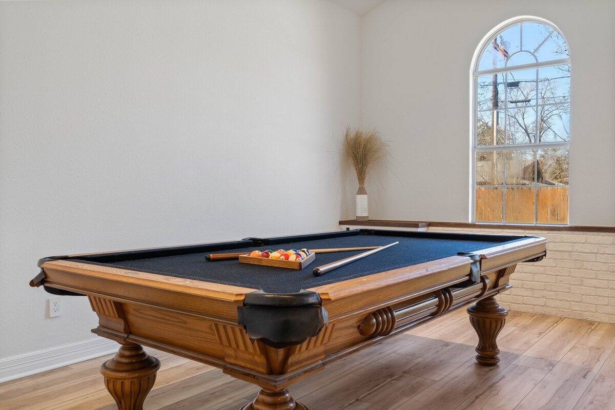 Luxury Austin Retreat w/ Pool, Games, Sleeps 12 gallery image 5