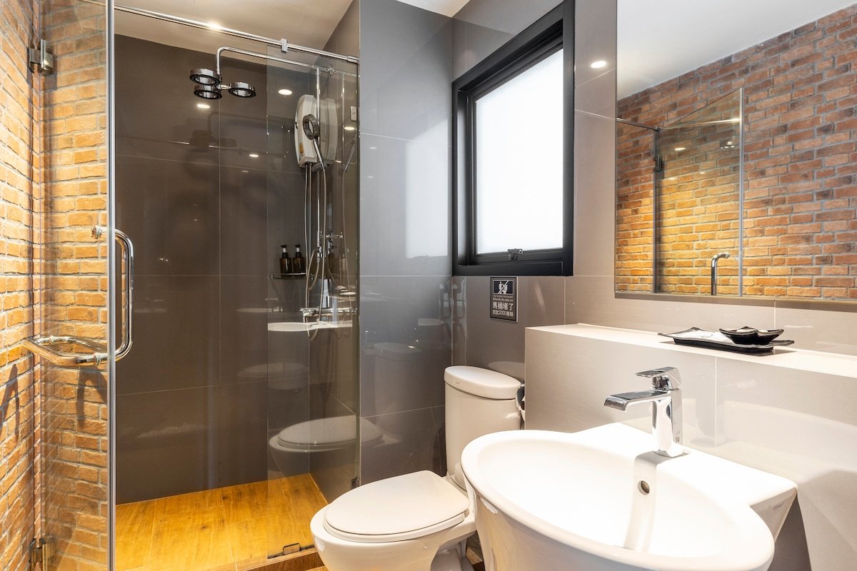 Amazing! 5 Private BR , MRT Huai-Khwang ,Free WiFi gallery image 3