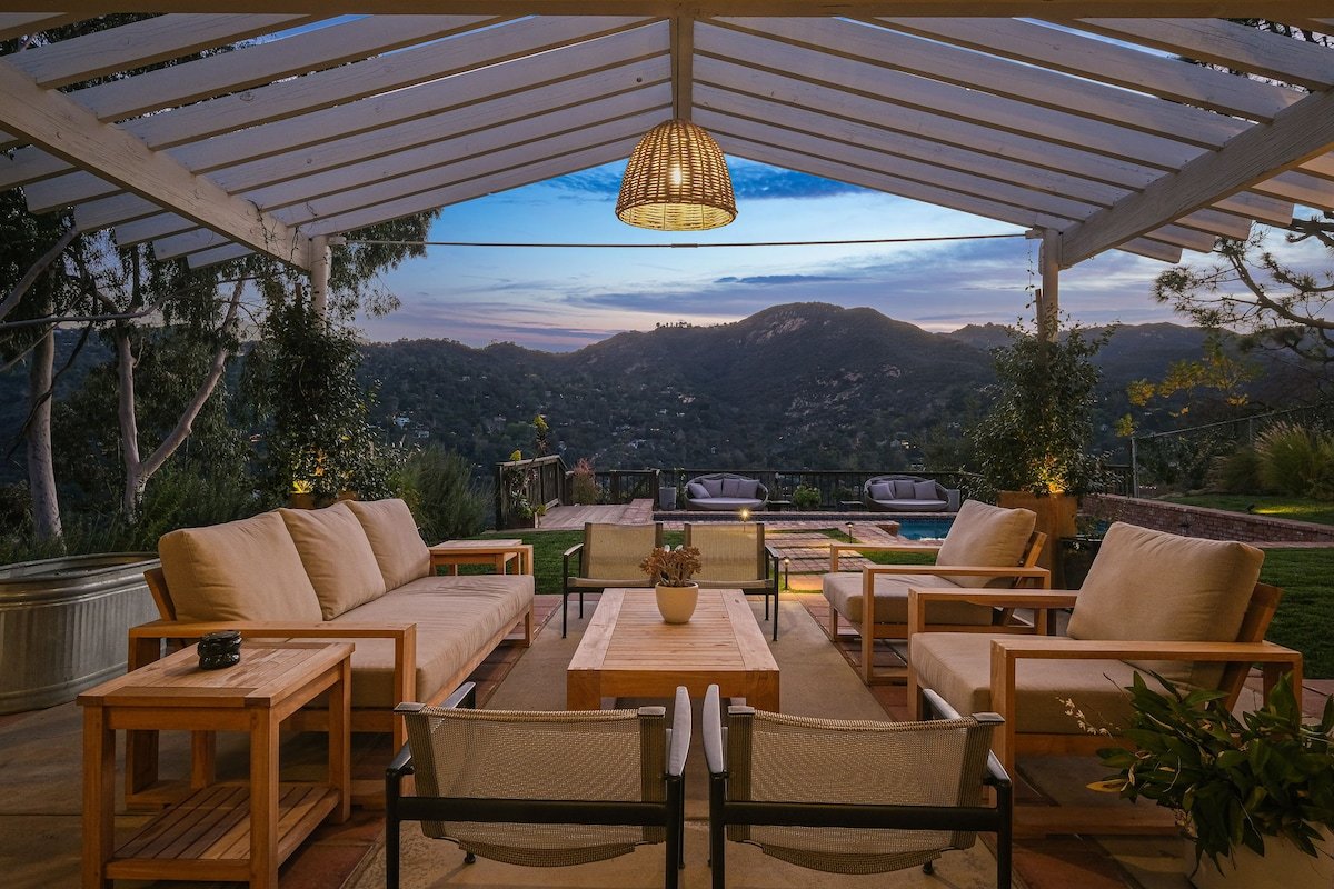 Private oasis with stunning views gallery image 2