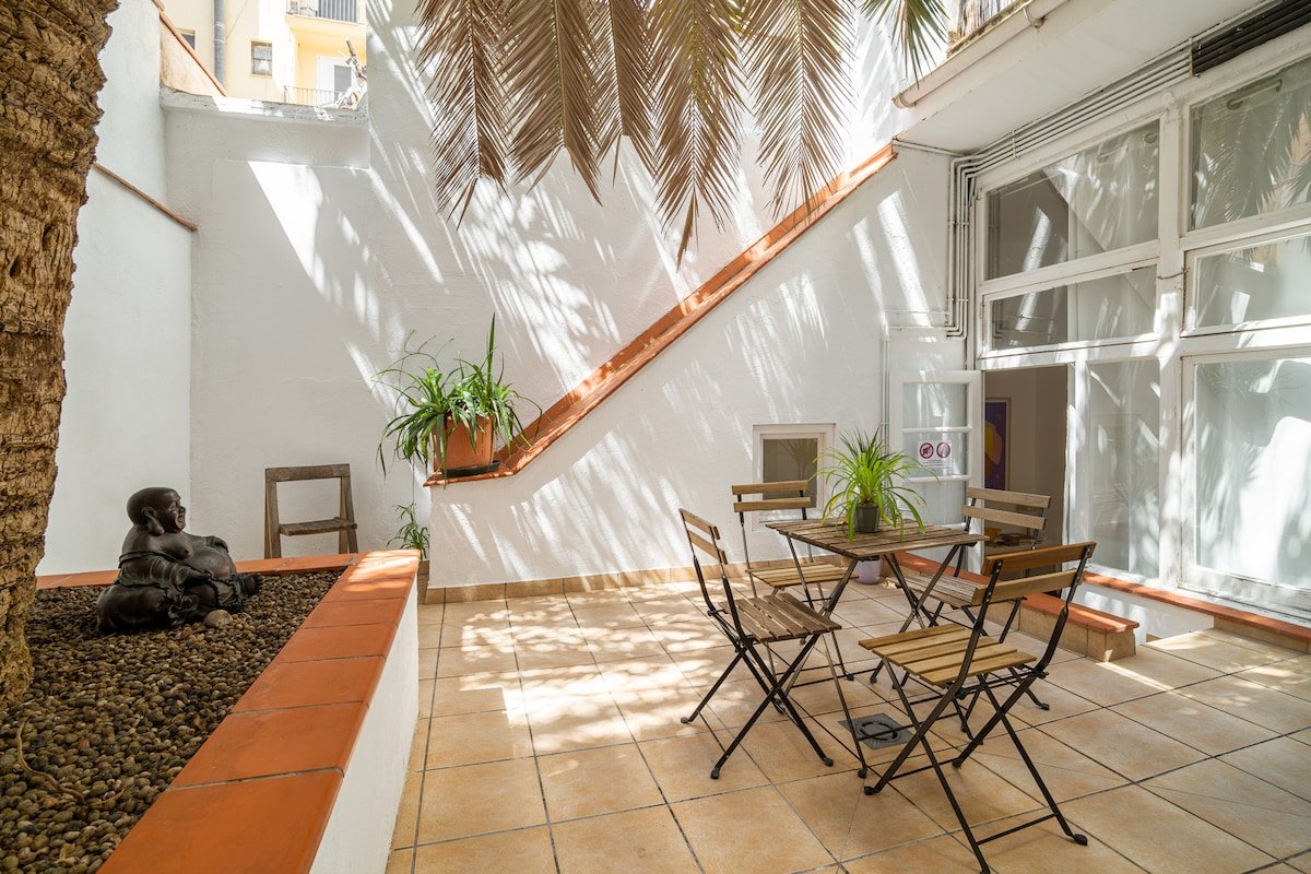 Walk to Fira Barcelona • Perfect for Groups gallery image 4