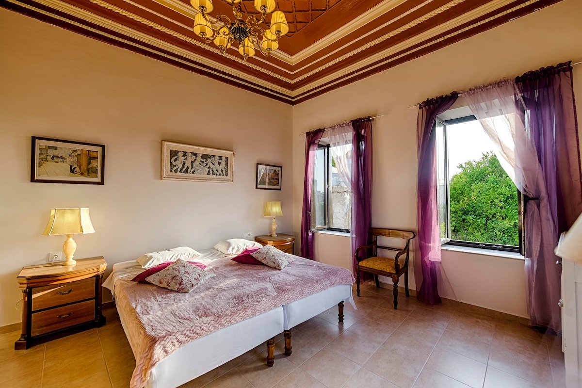 Villa with View, Garden Outdoor Shower & Sunbeds gallery image 5