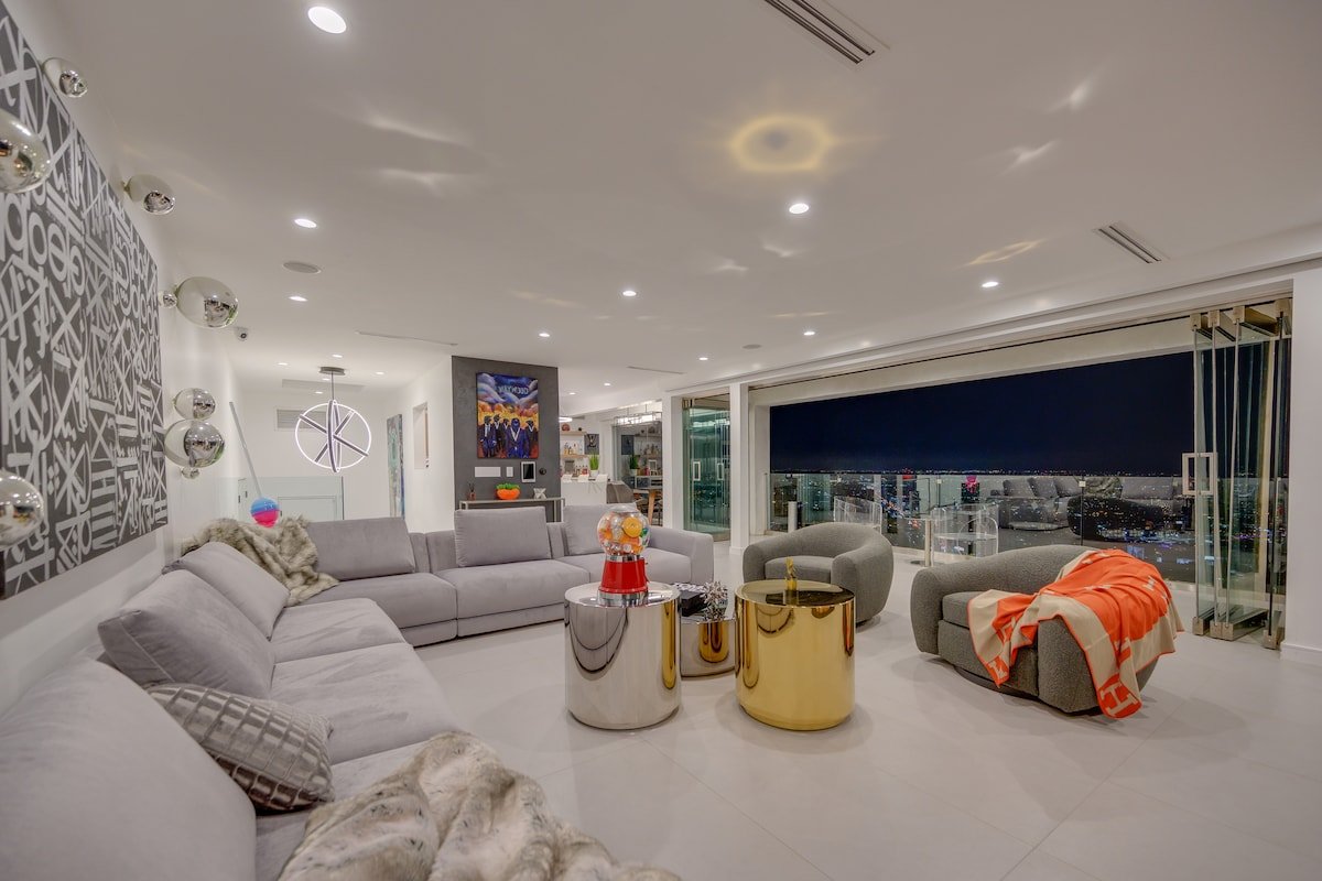 Modern Villa On Sunset Strip gallery image 3