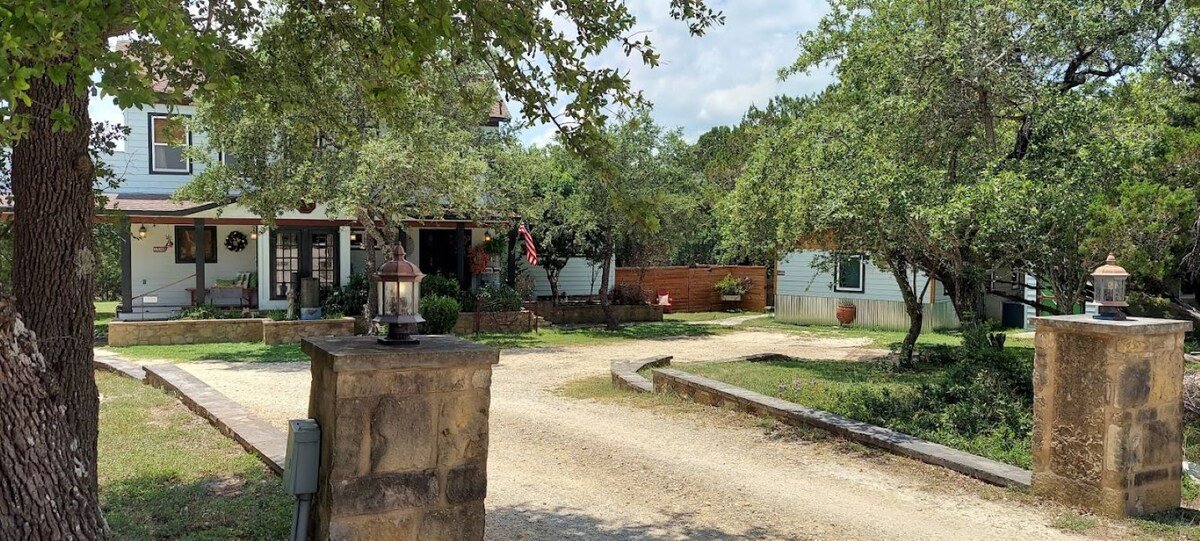 Nutty Brown Manor and Cabin gallery image 2