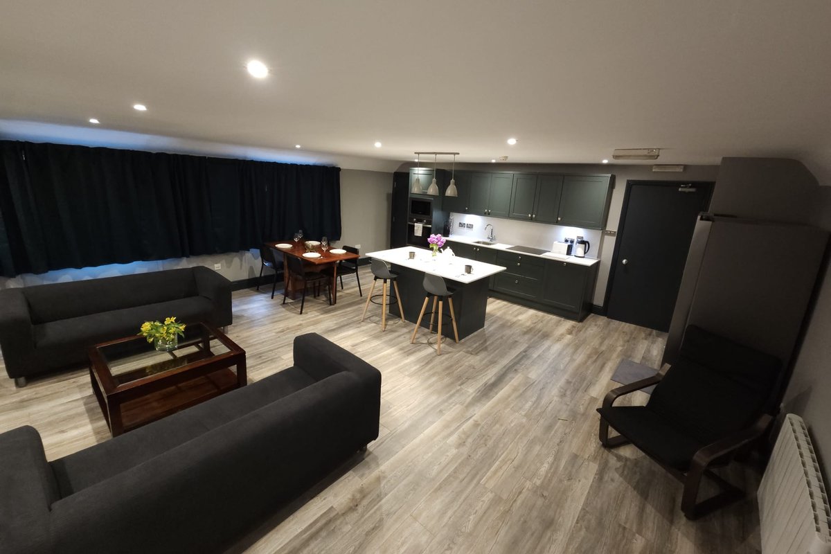 4 Bedrooms, Large Apartment off Grafton St.