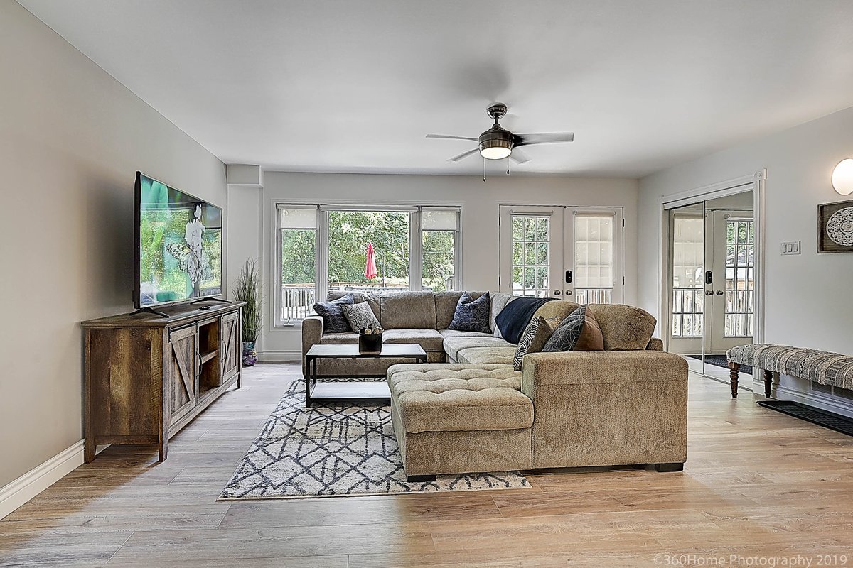 Beautiful Modern Home, Heart of Bayview Village