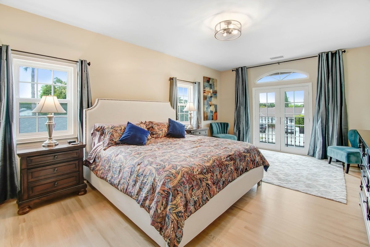 Beautiful Sherman Oaks Oasis gallery image 5