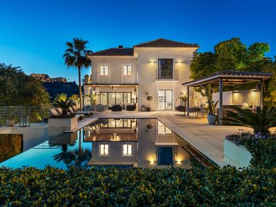Elegant 6-Bedroom Villa in Marbella with Sea Views