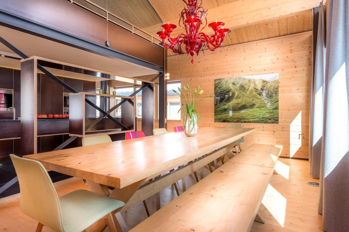 Chalet Red gallery image 3