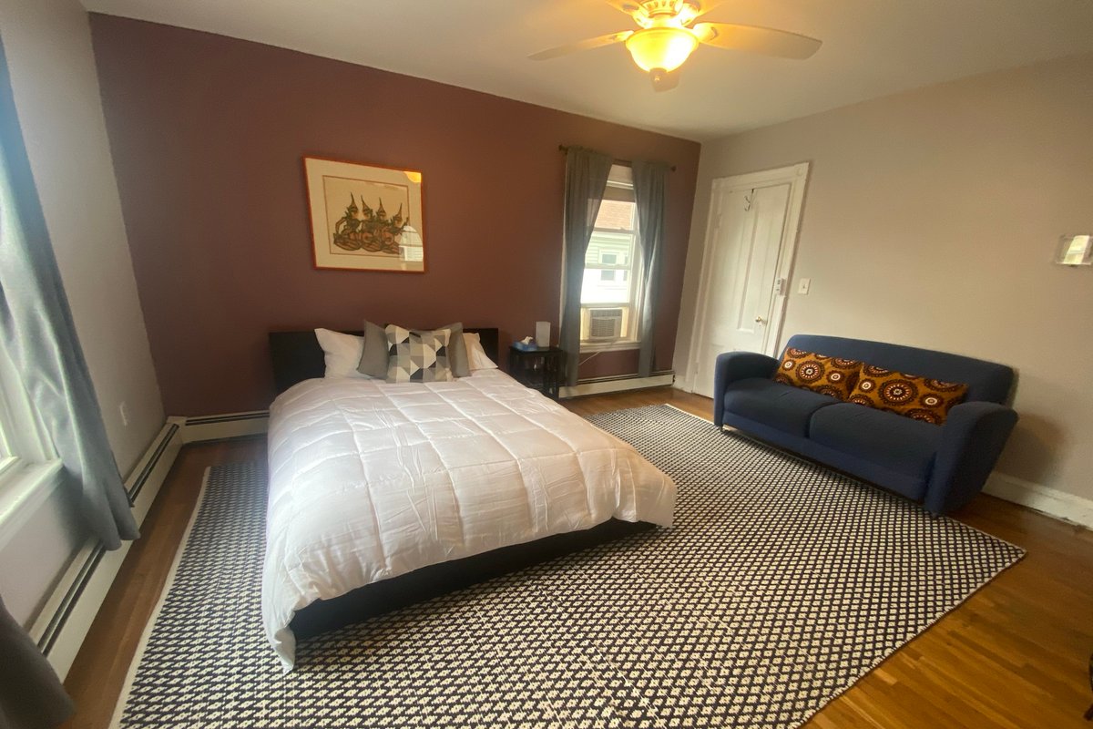 Warm & Cozy Home for Your Stay!