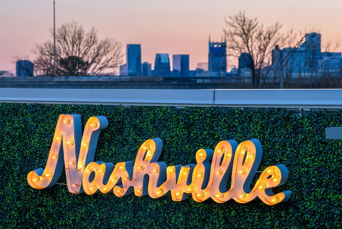 HiNapoleon! NewMural! Hot Tub! 16 Beds! Game room! gallery image 3