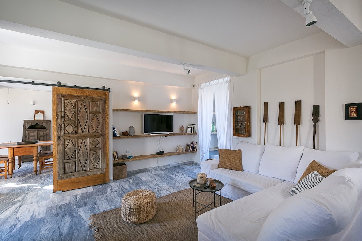 Captain’s House by Spitia Santorini gallery image 4