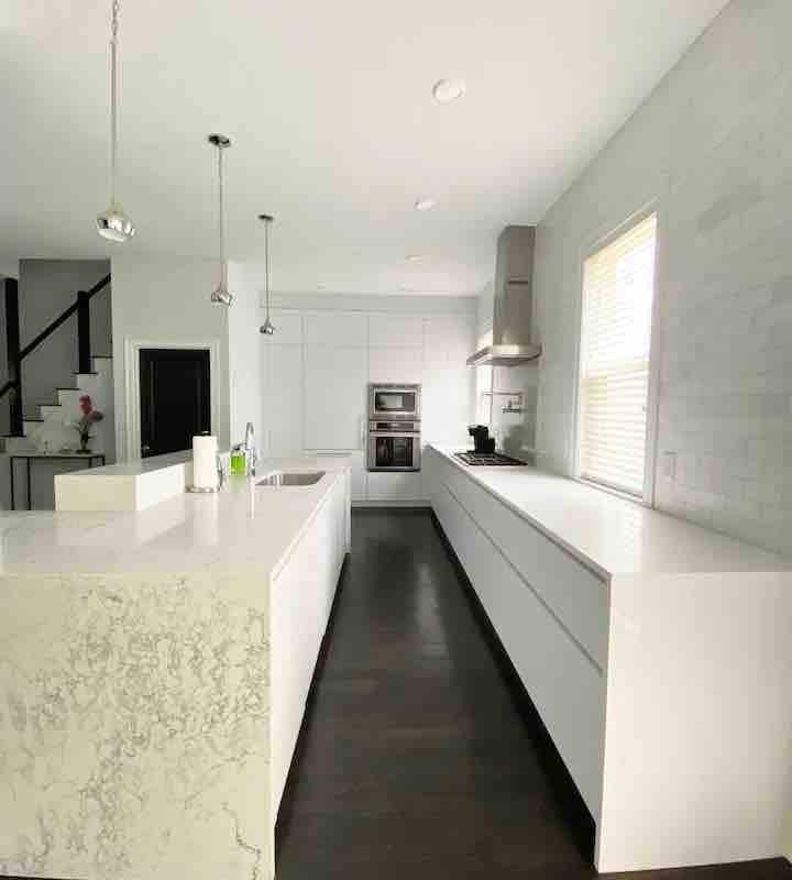 Luxury 4 bed Boston home near beach w/roof deck gallery image 2