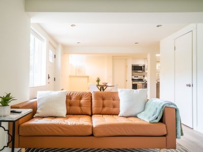 Modern 3B Home in Central Ballard – One floor