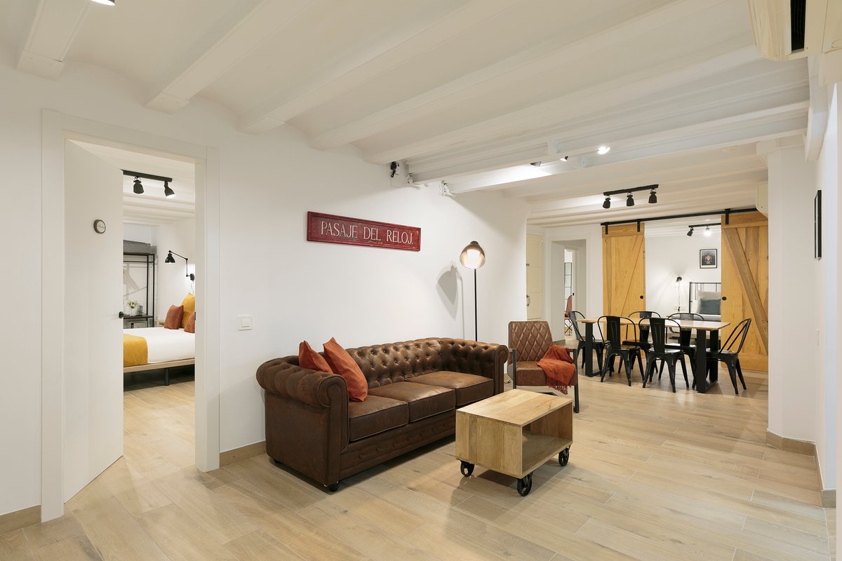 Spacious and centrally apartment – Las Ramblas –