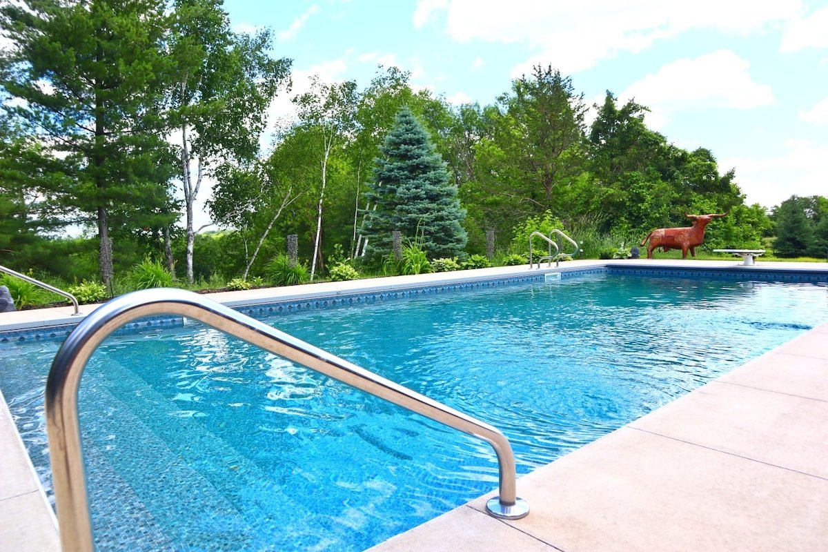 Luxury Country Retreat with POOL gallery image 5