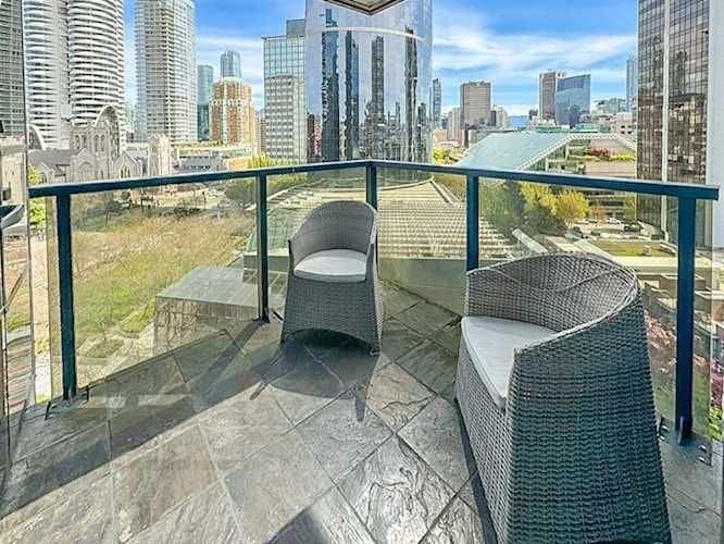 Heart of Downtown – AC/w parking gallery image 3