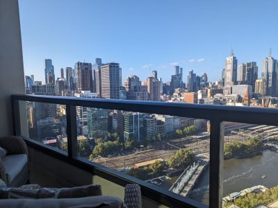 Luxury City Views on 32nd floor with 2 car parks
