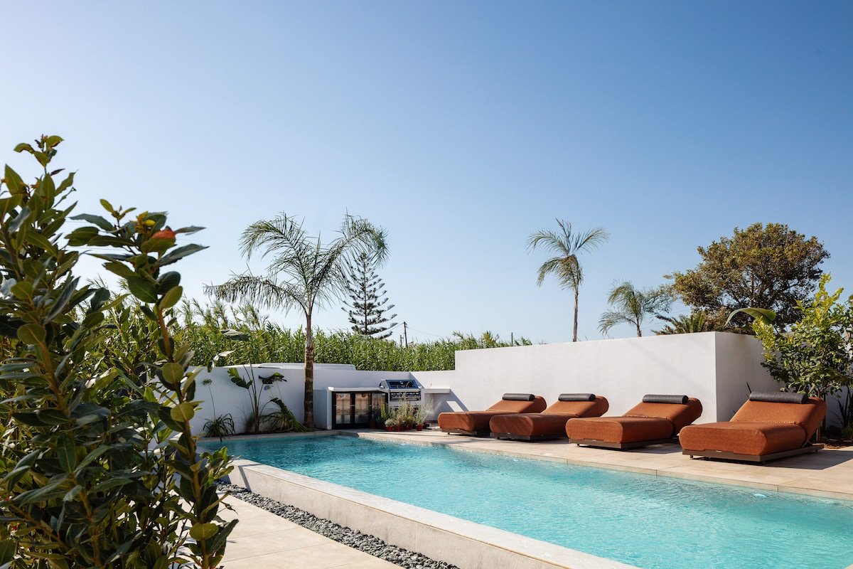 Nuera III: Modern 3BR Villa, 300m from the Beach gallery image 3