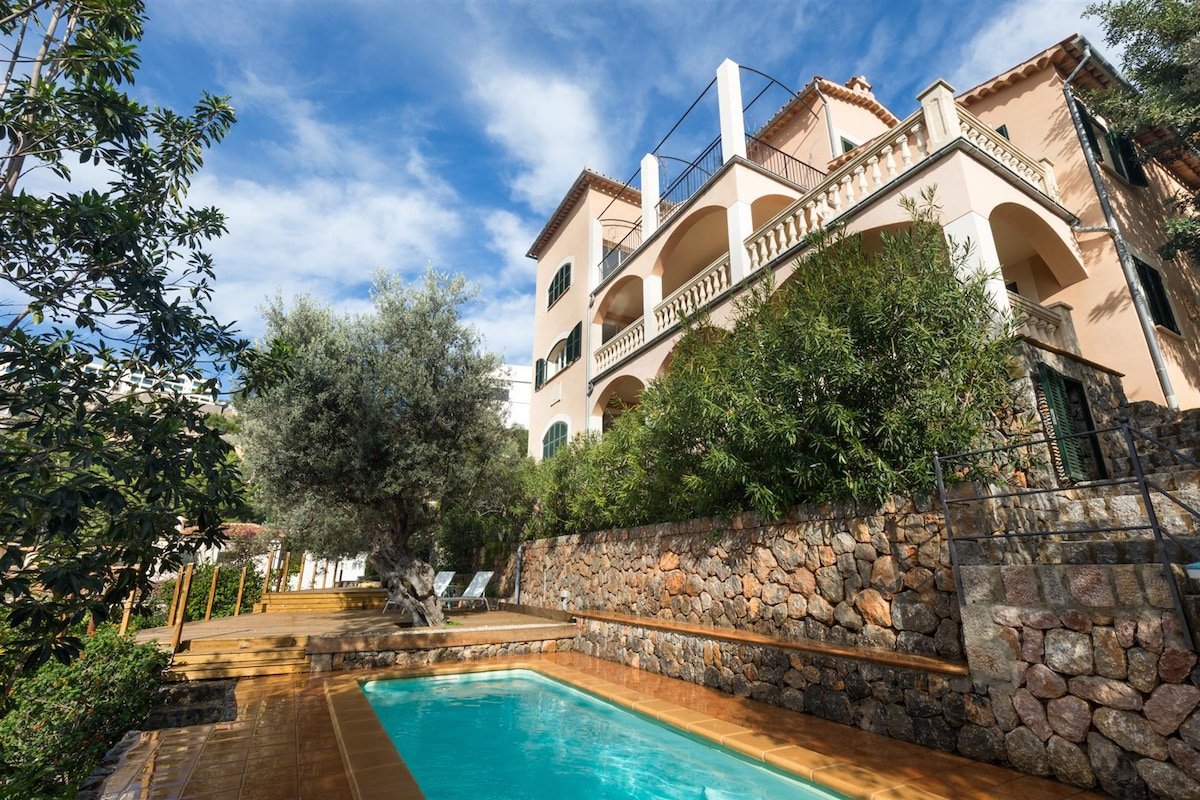 Amazing 5-bedroom villa w/pool in Port de Soller gallery image 2