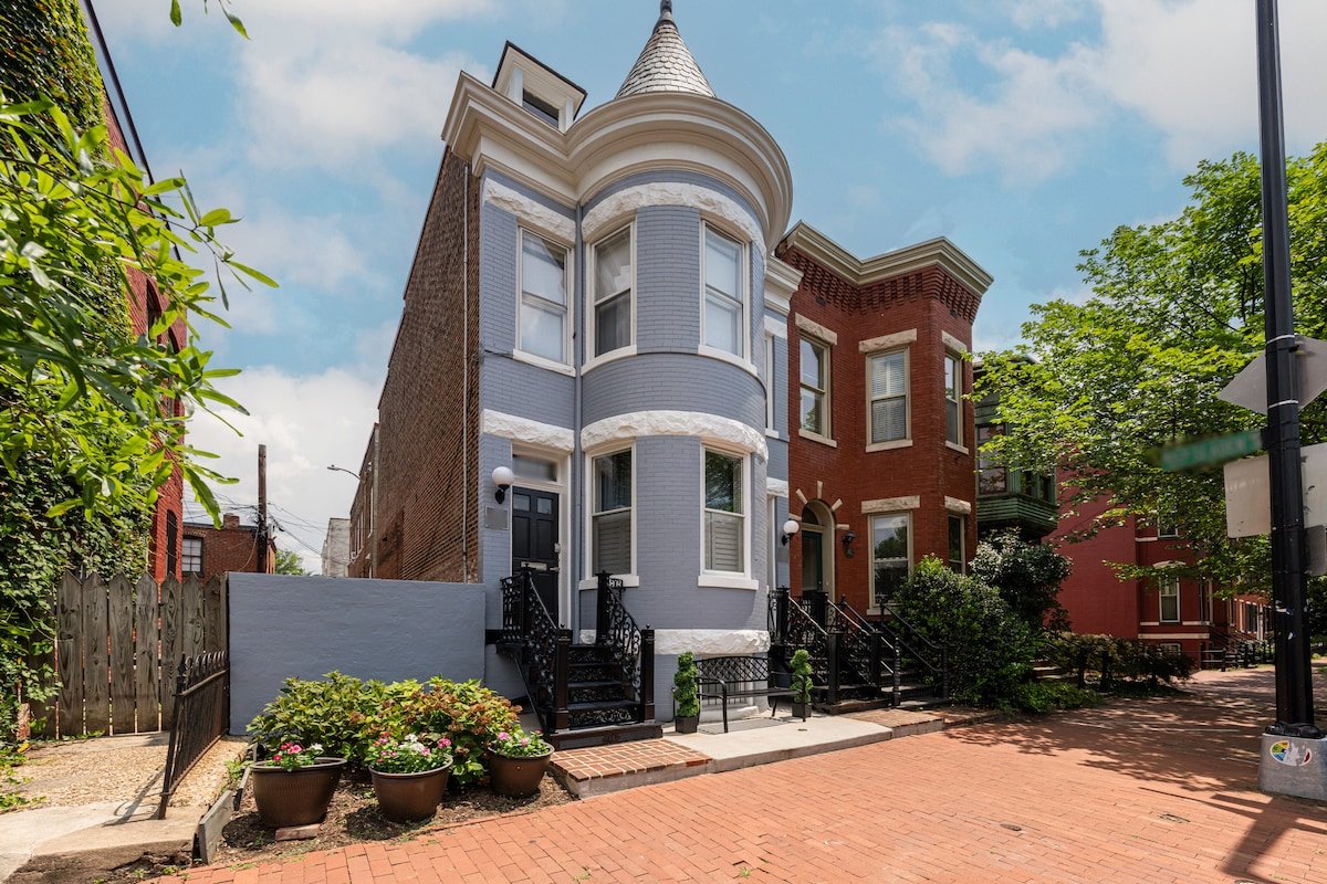 Light Filled | Free Parking | Capitol Hill Stunner gallery image 2