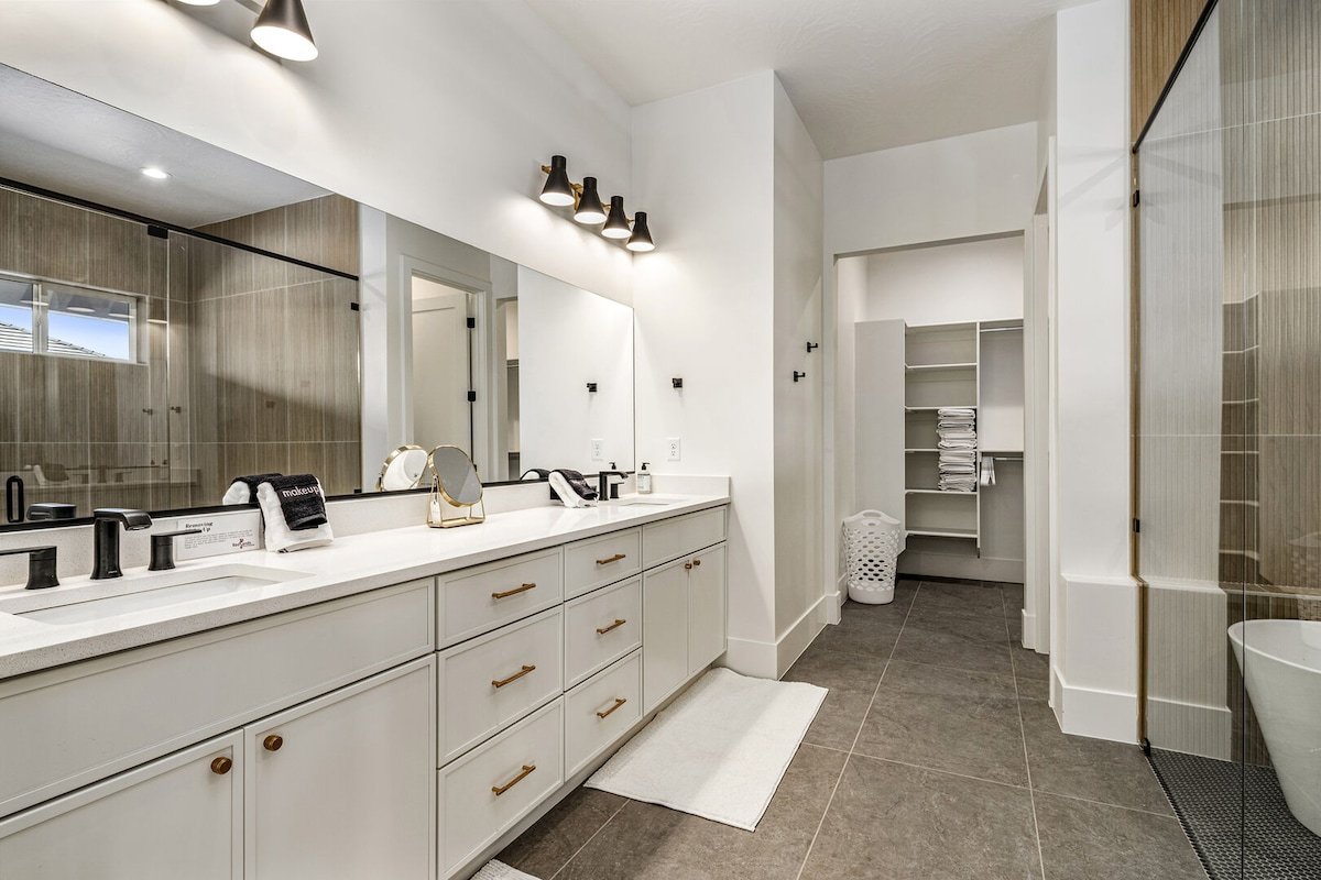 Pecan Valley 5154 Private Pool & Pickleball Court gallery image 2