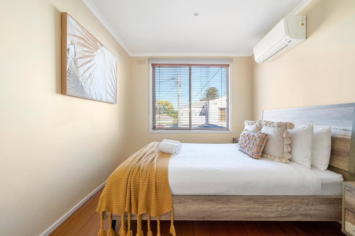 City & Sea Getaway: Spacious 3BR House w/ Parking gallery image 5