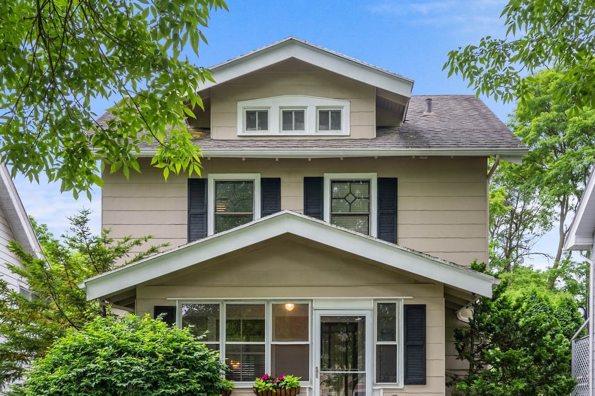 Centrally located N. Winton/Browncroft Full Home! gallery image 2