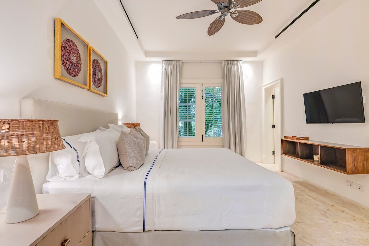 Corales 49 Elegant Coastal Sanctuary gallery image 4