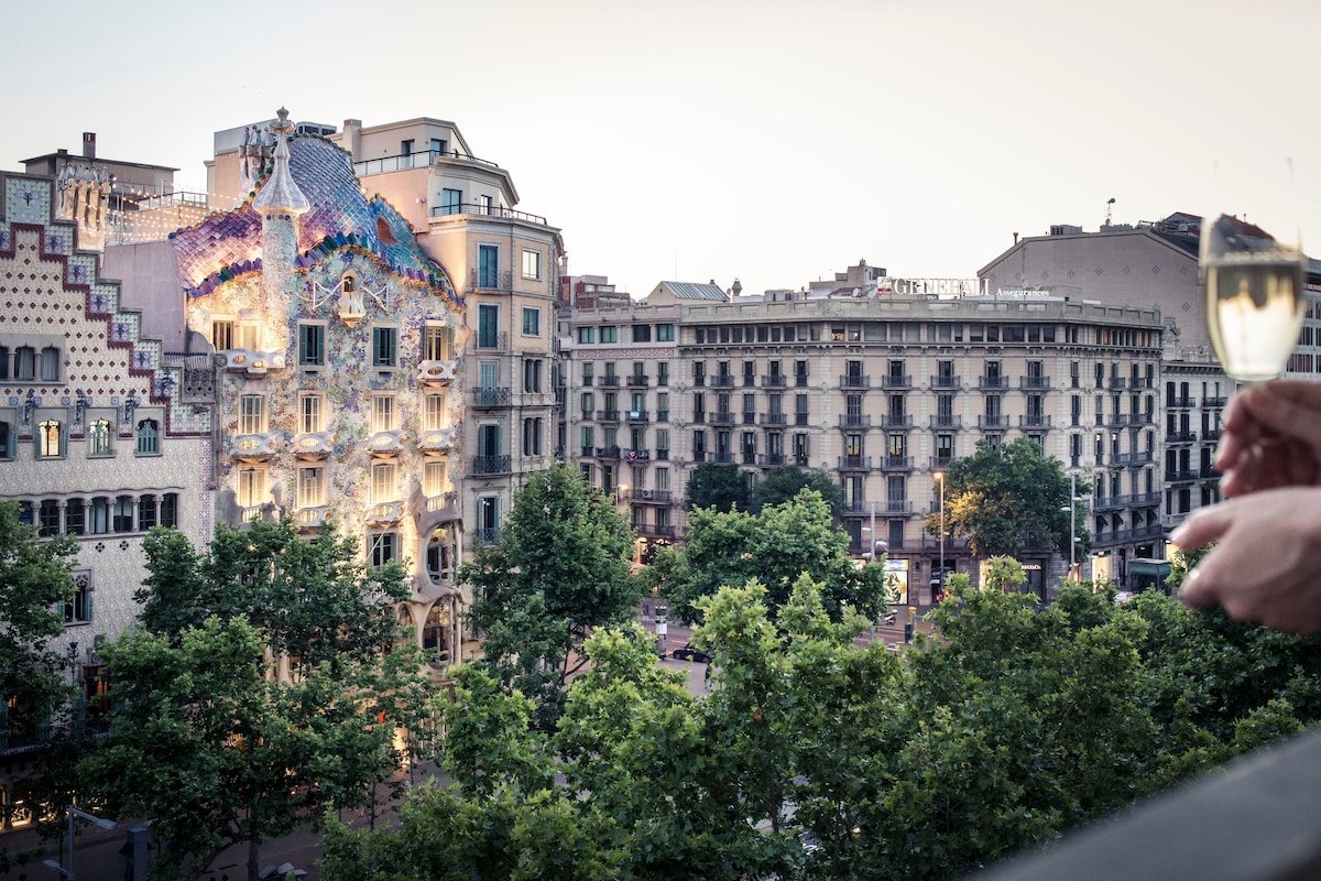 The Fortysix Luxury Apartment, Barcelona Center. gallery image 2