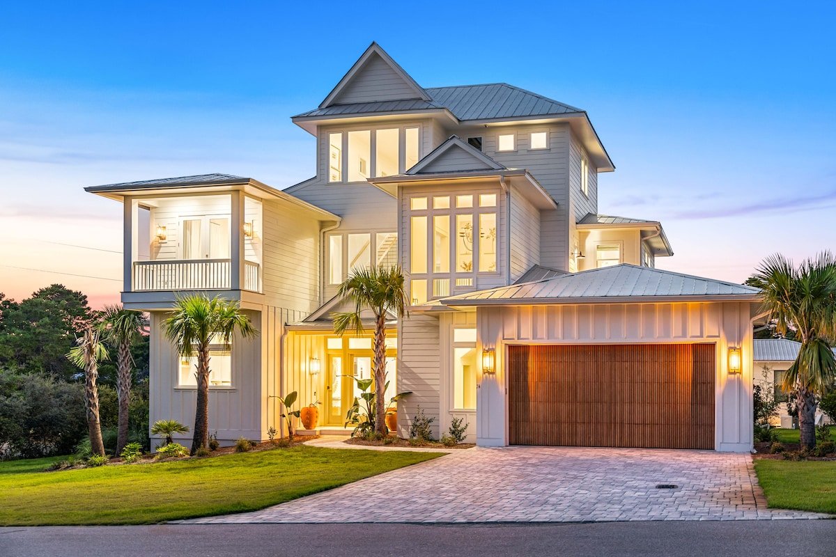 Sleeps 18! Pool, Spa, & LSV! Views! Pet Friendly!