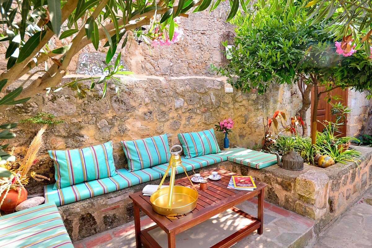 AriadiRodi-Groups&Families-Garden in Medieval Town gallery image 3