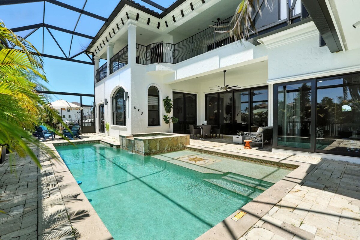 Spacious Luxury Waterfront Retreat with Pool & Spa gallery image 2