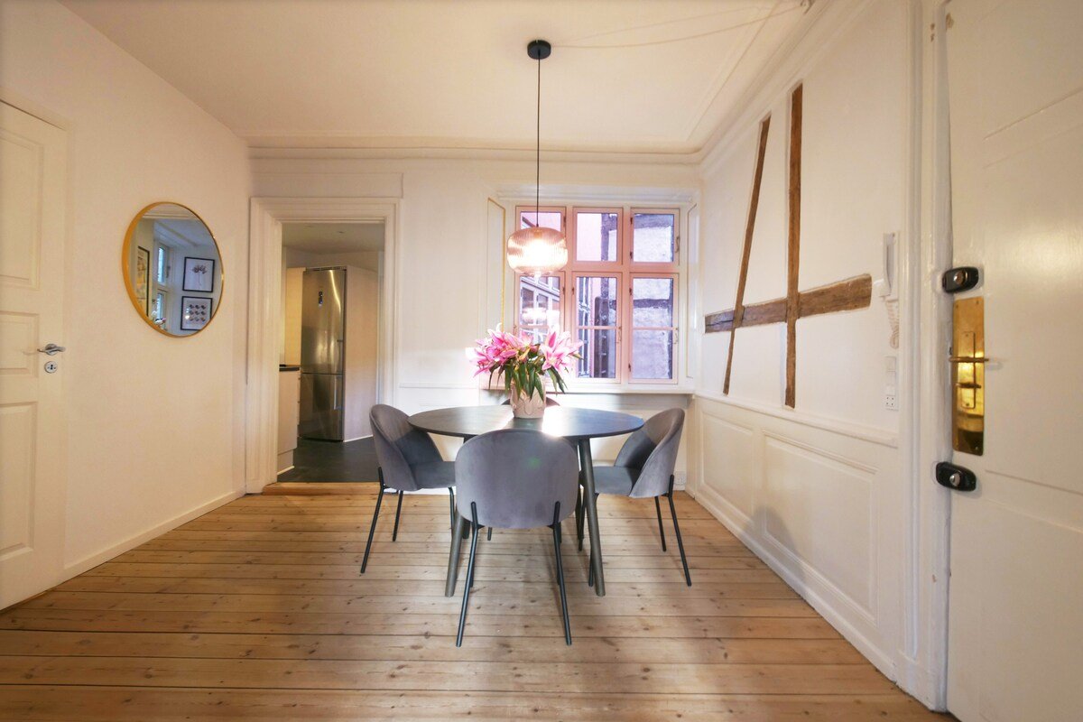 New Harbour by the water gallery image 3