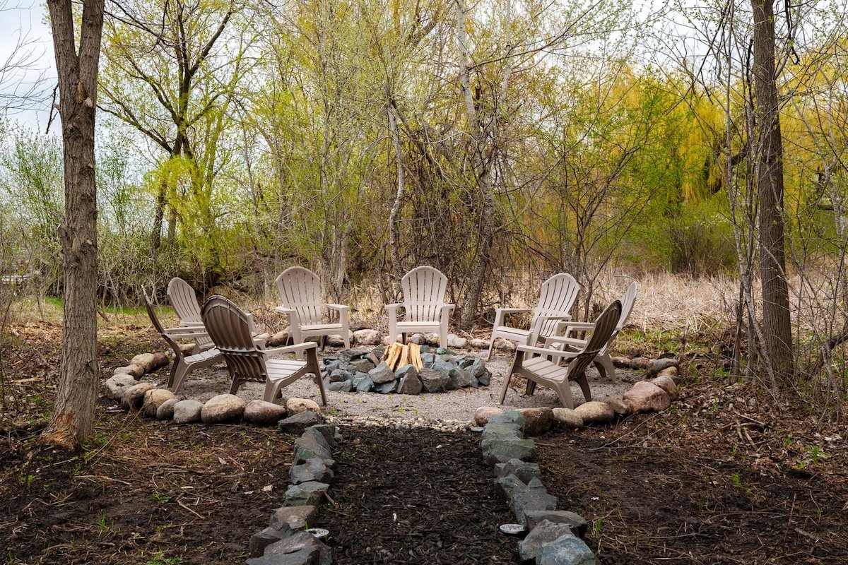 Large Private Lakefront Home *Dogs Ok gallery image 4