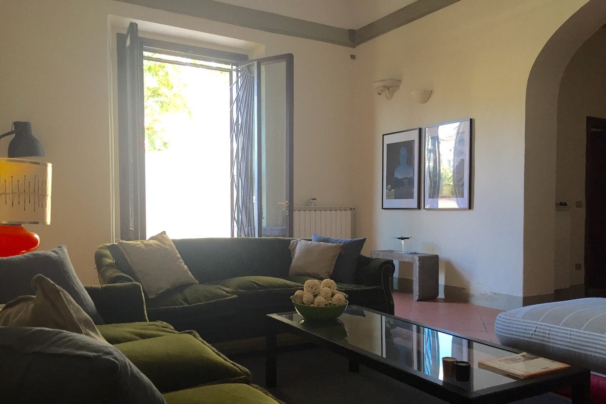 Deco eclecttica in Casa del 14′ secolo con corte gallery image 5