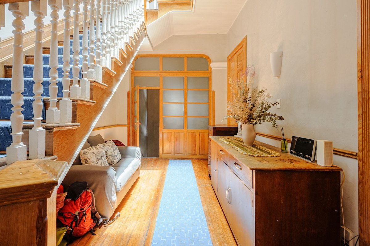 Oasis 2 BR condo w/ rooftop at Roma Norte. gallery image 4