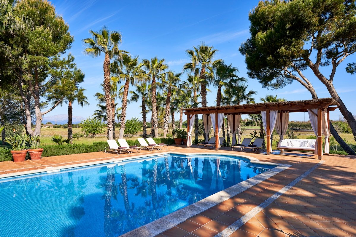 Beautiful private villa for up to 12 people gallery image 4