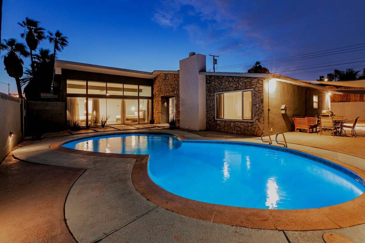 4bd Mid-Century Modern Gem w/Pool!5 mins to Strip! gallery image 2