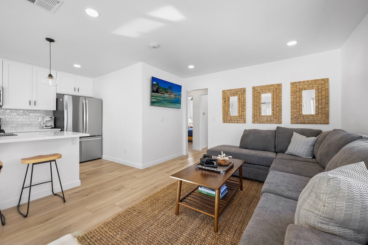 Bayside Beach House | 5/3 with Garage & A/C gallery image 5