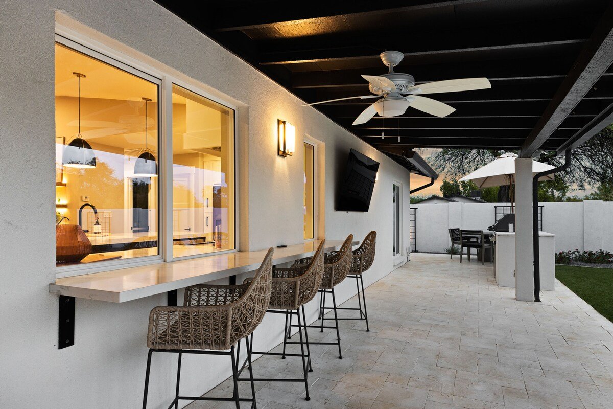 Scottsdale Clubhouse | Pool, Spa & Golf Simulator gallery image 3