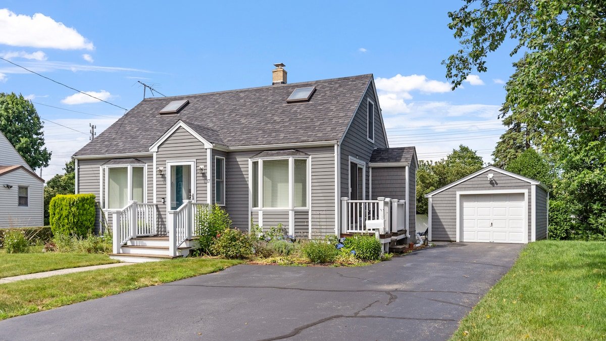 Newport Beach House w/ Huge Yard gallery image 2