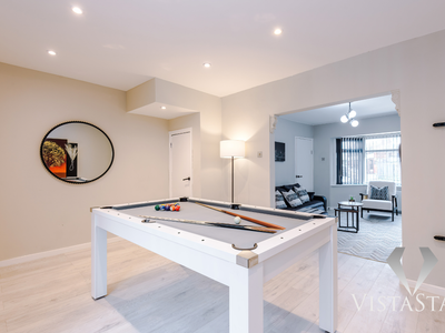 Long Stay | Pool Table • PS4 • Netflix • Parking