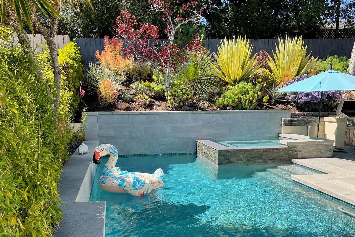 Beautiful Home w/Pool & Spa 1.2 Miles to the Beach