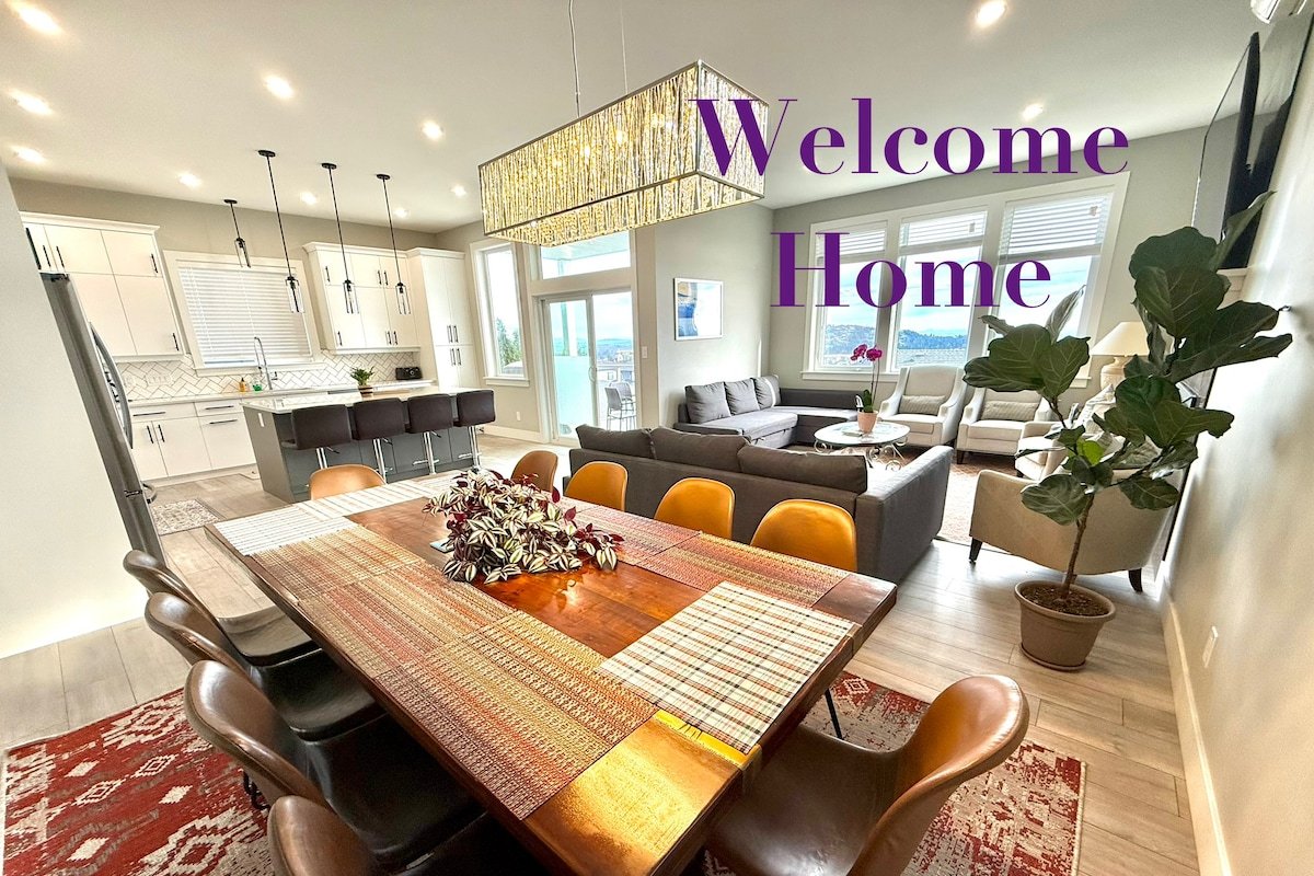 Luxury New Home w/Great View gallery image 3