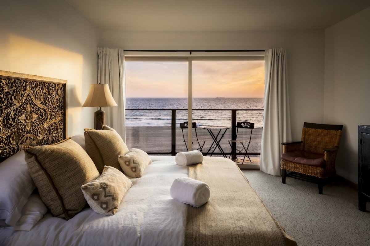 New! The Triton – Manhattan Beachfront Escape gallery image 2