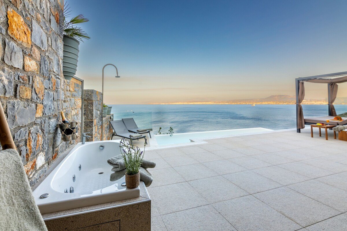 Stunning sea views, Access to a cove – Euphoria gallery image 5