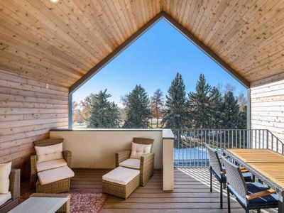 New Urban Oasis – with covered deck and workspace!